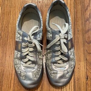 Coach women sneakers 7.5 with original box